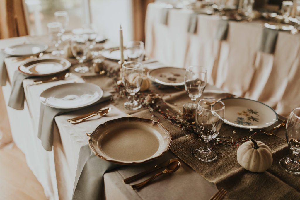 Shabby Sheek wedding table wear arranged for the wedding reception