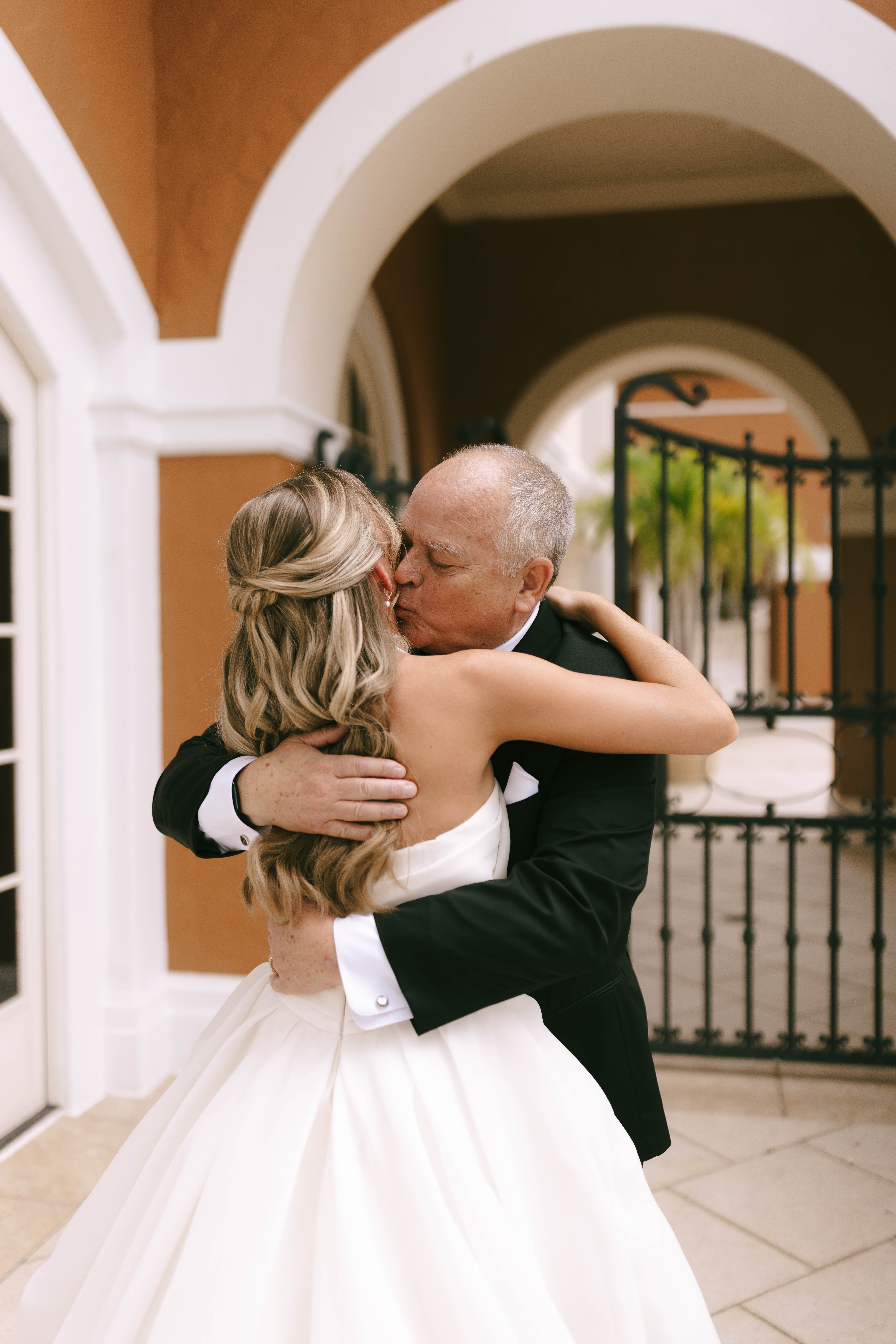 A romantic, high-end wedding at the Crane Club in South Florida, Noah and Annie’s day was filled with artistic details, timeless fashion, and effortless elegance—captured through an editorial, story-driven lens in the heart of West Palm Beach.